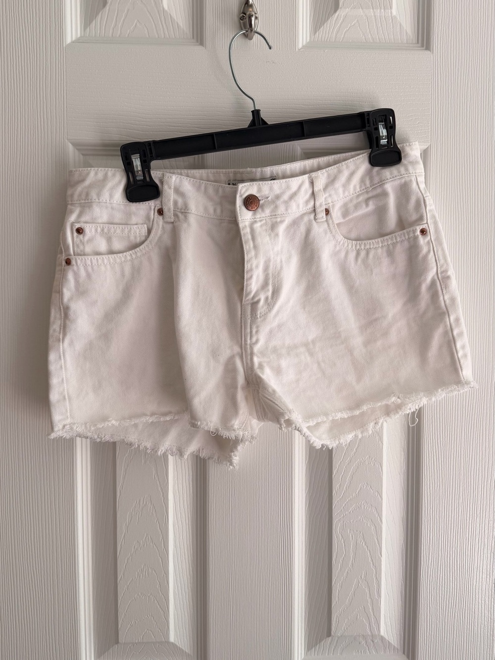 Denim&Co White Frayed Hem Jean Shorts